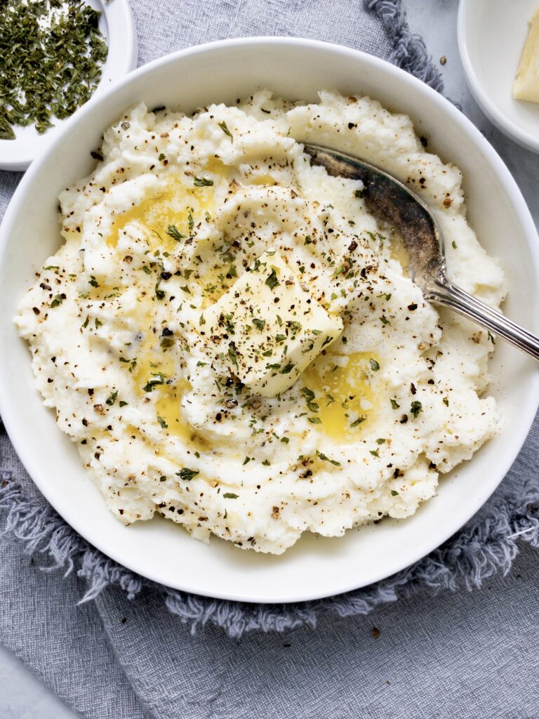 Low-carb and keto cauliflower mash, the perfect side dish!