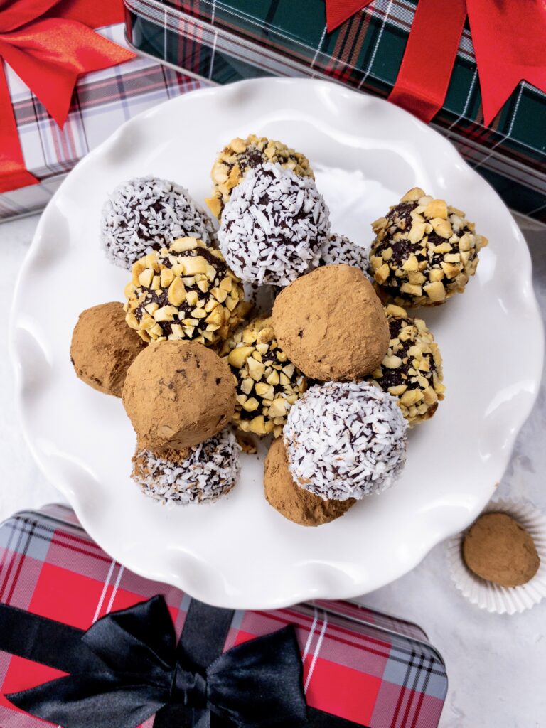 Keto Chocolate Truffles are holiday-ready! Great for parties, gifting, and last minute hosting.